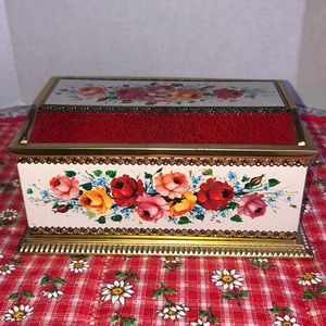 Vintage Linette candy tin